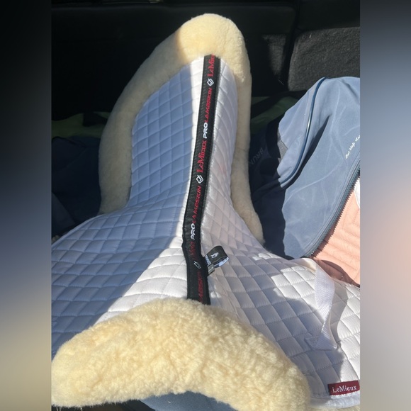 SOLD (FB Mrkt) Horse half pad w/sheepskin - Picture 3 of 7